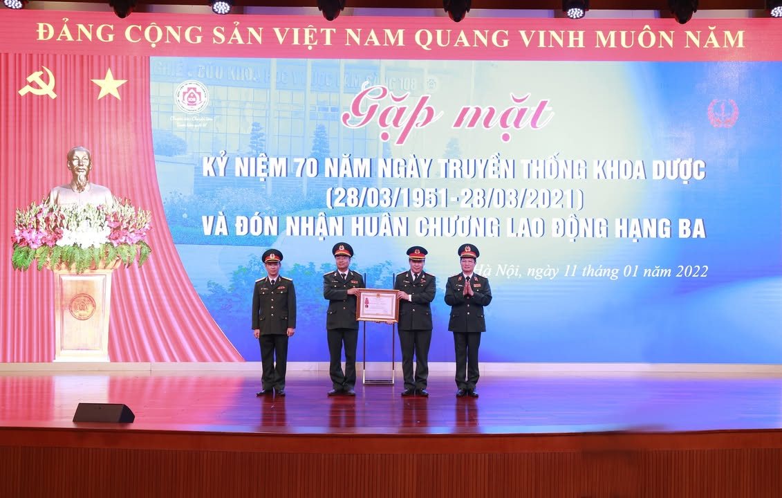 Lễ kỷ niệm 70 năm Ngày truyền thống Khoa Dược và đón nhận Huân chương Lao động hạng Ba, tháng 1 năm 2022